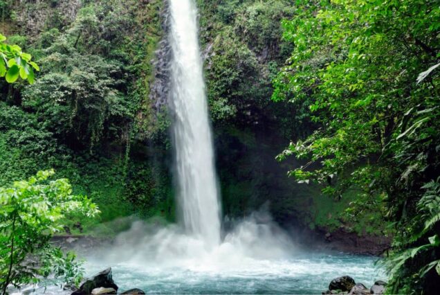 Full day tour 3 in 1 combo Hanging Bridges, Volcano hike, Waterfall